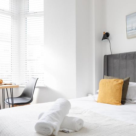 Bay City Studio Apartments Cardiff Esterno foto