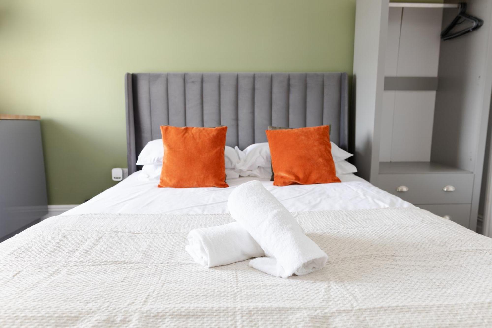 Bay City Studio Apartments Cardiff Esterno foto