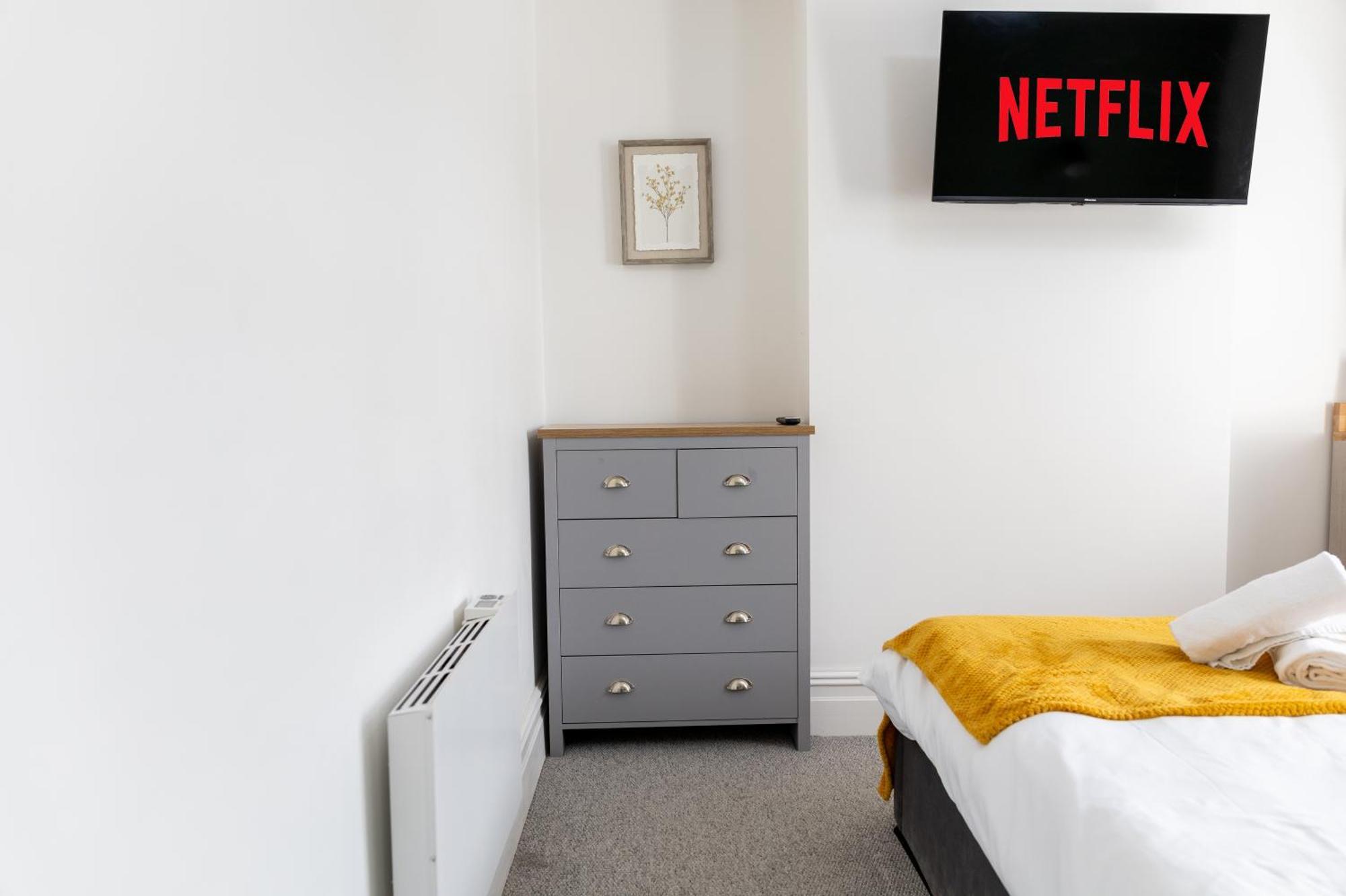 Bay City Studio Apartments Cardiff Esterno foto