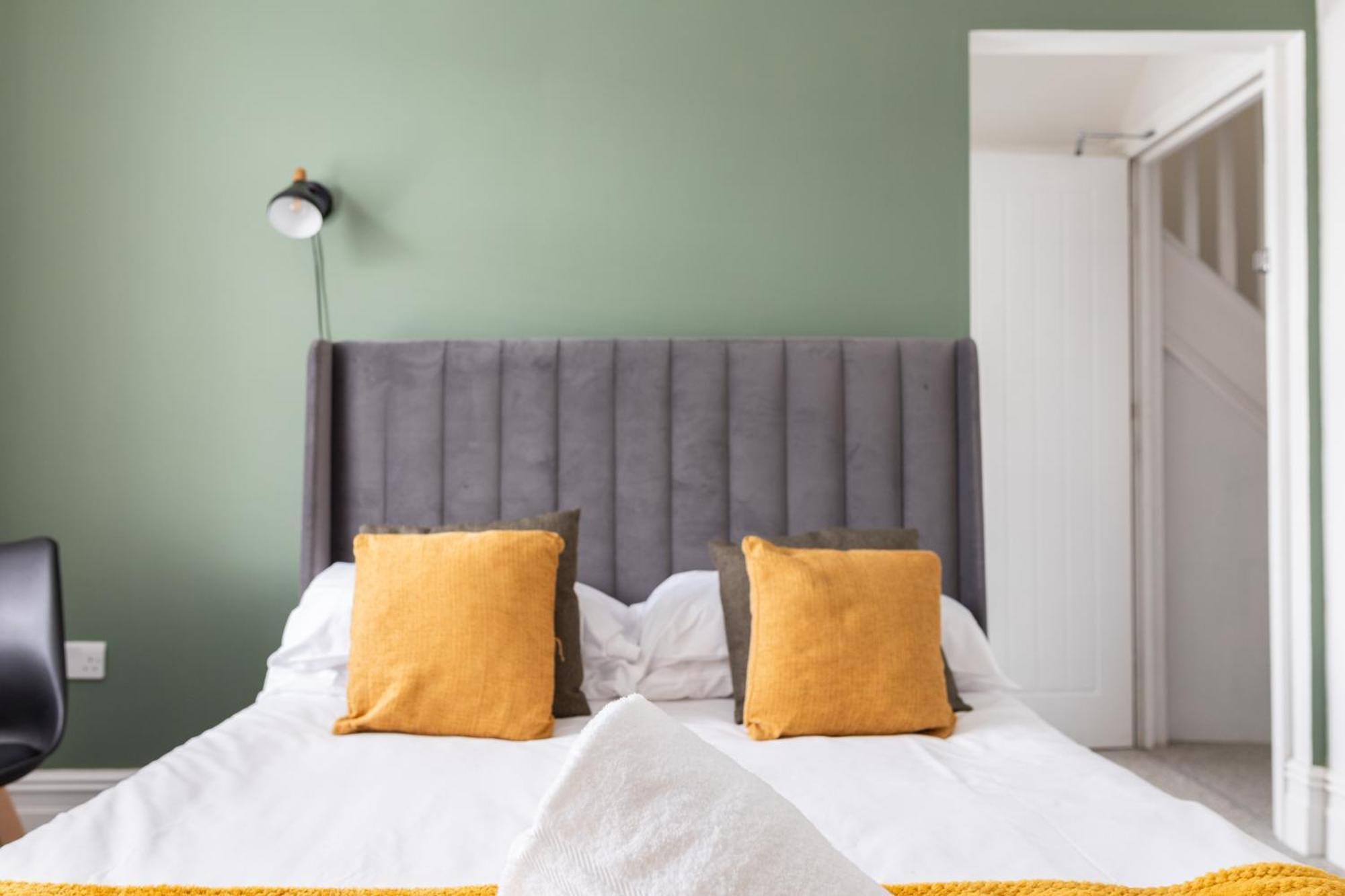 Bay City Studio Apartments Cardiff Esterno foto
