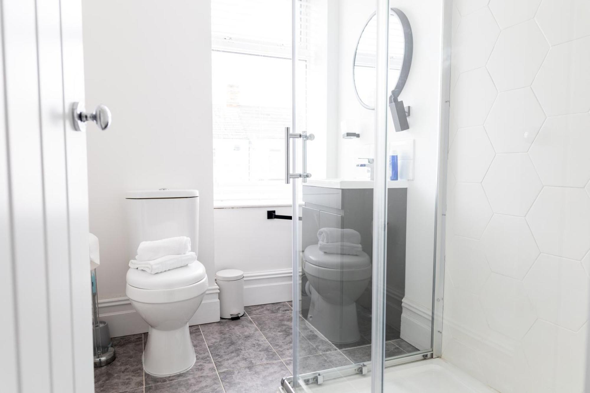 Bay City Studio Apartments Cardiff Esterno foto