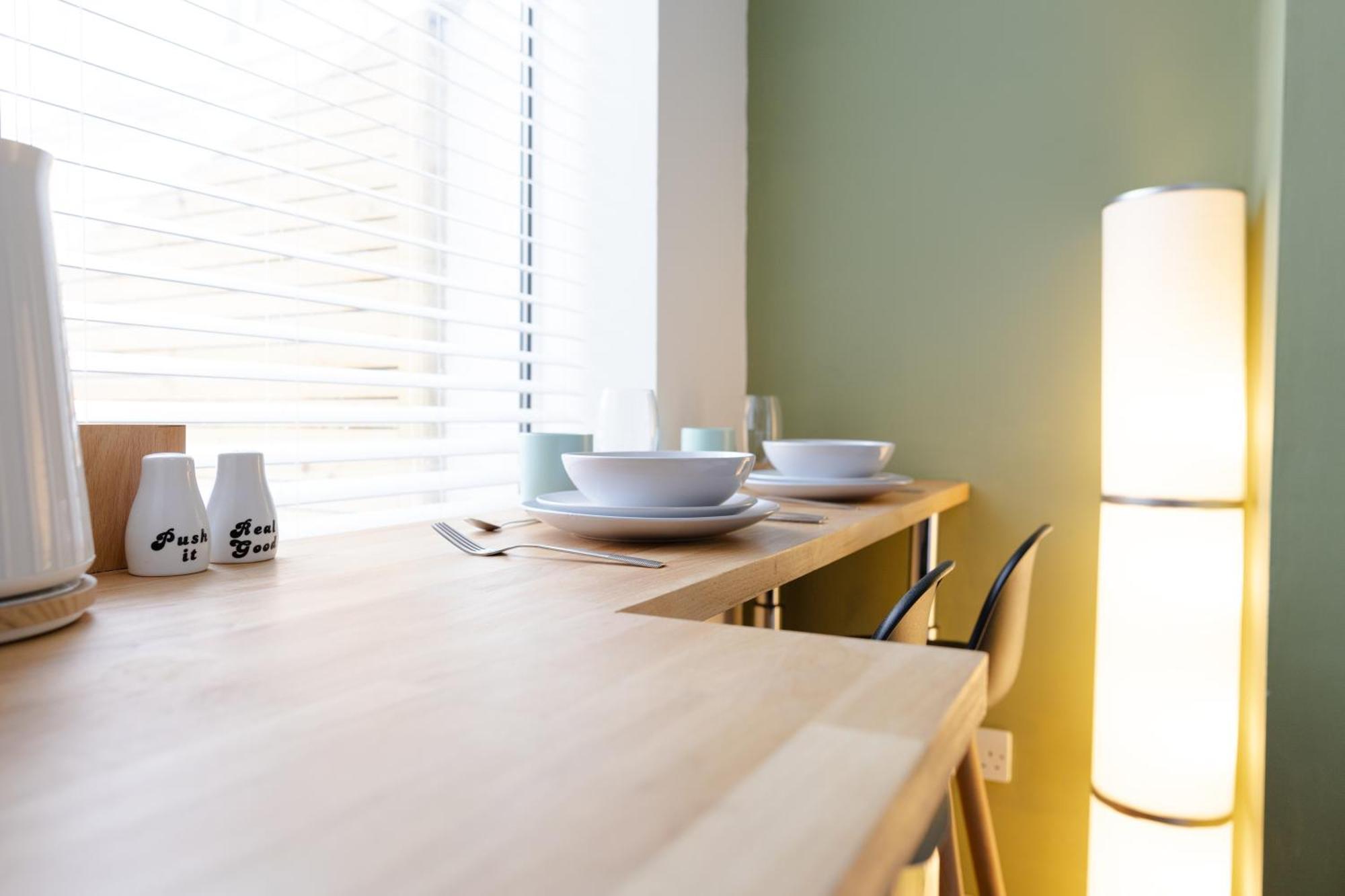 Bay City Studio Apartments Cardiff Esterno foto