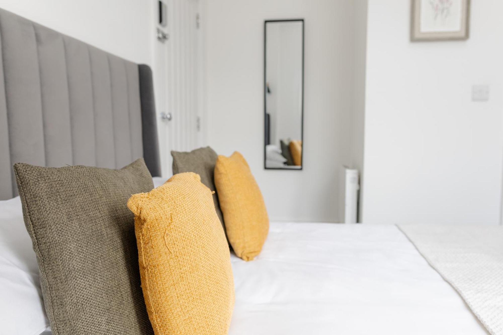 Bay City Studio Apartments Cardiff Esterno foto