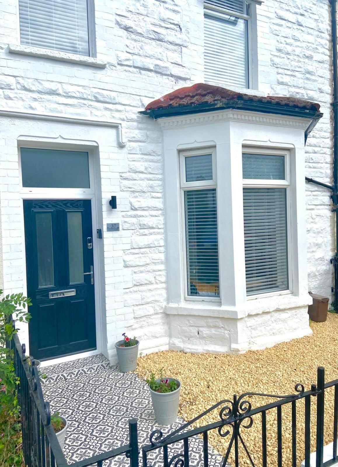 Bay City Studio Apartments Cardiff Esterno foto